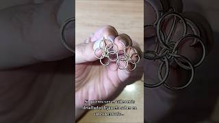 Pendientes en forma de flor muy sencillos. #diy #handmadejewelry #diyearrings #viralvideo  #shorts