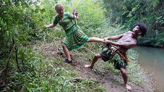 Primitive Life: Catching Natural Fish In The Hole, Forest Man And Girl Cook Fish For Food To Survive