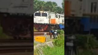 Kereta Api Harina Ngebut di Tikungan Hendrosari Gresik #keretaapi #keretaapiindonesia #semboyan35