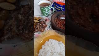 Mundur wiiir... orang sederhana mau makan sambal terasi, ikan asin, jengkol, mundur mundur