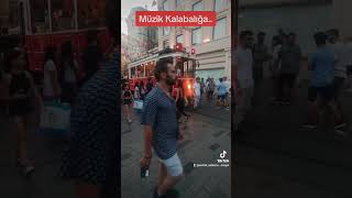 Müzik Beyoğlu Kalabalığına..#music #istanbul #streetmusic #reels #viral #arabesk #damar