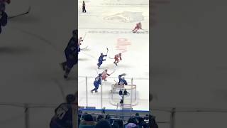 Необычная траектория #nhl #кхл #хоккей #hockey