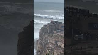 Assim é um dia de ondas Gigantes de Nazaré