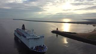 DJi Mini 2 drone 4k - DFDS ferry on the River Tyne