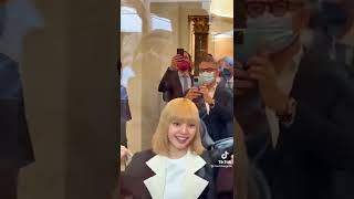 fan's singing "lalisa"