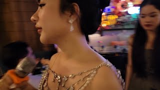 Bội Nhi xinh đẹp hát live cực ngọt ngào uống bia cùng trai đẹp