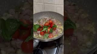 Anche oggi, la dieta la facciamo domani! Rigatoni con guanciale e pomodorini 🥓🍅