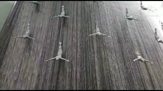 Divers Fountain in Dubai Mall