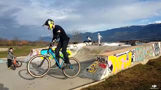 Session au skate park local ! / dirt