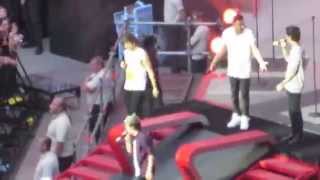 One Direction - Happily (Düsseldorf, Germany) HD