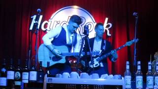 LUCAS JOHN - Blue Suede Shoes - Concert au Hard Rock Café.