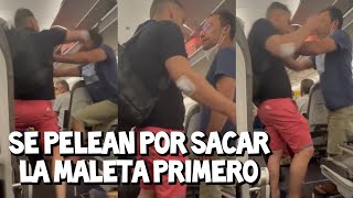 Dos Pasajeros de un Avión🛬 se pelean por sacar la Maleta Primero🧳🥊