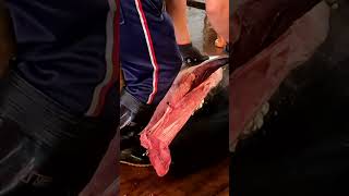 Unmatched Cutting Skill Demonstrated on 492kg Super Giant Bluefin Tuna in Less Than 1 Minutes