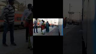 Surat - Bandra Terminus Intercity Express Departing From Bilimora Junction | Indian Railways