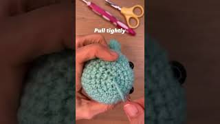 How to close the last 6 sc in amigurumi 🧶#crochet #amigurumi #yarn #diy #hobby #shorts #craft