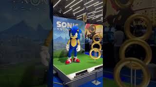 Sonic appears at the Sega Booth to take a photo with fans. #sonicthehedgehog