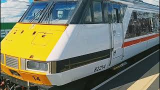 LNER Intercity 225 Trainset - Locomotive 91124 and DVT 82214 at Peterborough Railway Station.