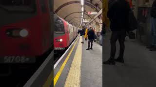 2022 London Underground station// Train alproaching// mind the gap #2022 #like #subscribe