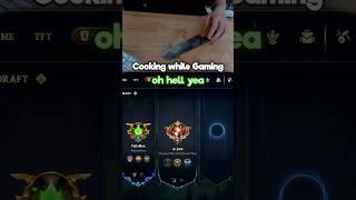 Cooking While Gaming! #gaming #gamingclips #leagueoflegends