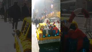 NYC Winter Walk 5th Avenue Giant Holiday Toys 4K HD 🇺🇸  #Shorts