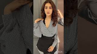 Nupur Sanon 😍 is so cute ♥️ and beautiful actress 🥰 #shorts #youtubeshorts #nupursanon 😍 #love 💕