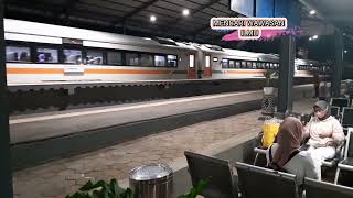 Kereta Api Kamandaka diberangkat dari Stasiun Weleri