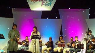 Chimayi and Haricharan performing Abhi Naa Jao Chhod Kar