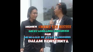 MOMEN CHARLY VAN HOUTEN MENYAMBANGI GUBUKKU DAN MENGAJAK NAIK KE ATAS PANGGUNG DALAM KONSERNYA