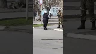 "You came to our land." woman and a Russian occupant. Genichesk, Kherson Oblast.#ukraine