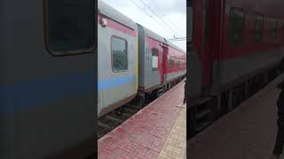 Mumbai - Lukhnow Pushpak Superfast Express arrived at manmad