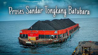 Yuk Lihat Gimana Proses Menyandarkan Tongkang Batubara di Floating Crane tengah laut...