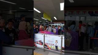 💜ANTRIAN PENUMPANG LRT DUKUH ATAS #lrt #shorts