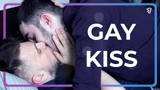 ДВА ПАРНЯ ЦЕЛУЮТСЯ | GAY KISS