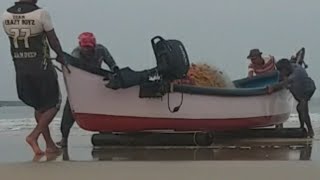 Drag  small boat #amazing #small boat #fishing #magic #fish #fishingtechniques #netfishing