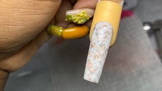 UÑAS DE GEL Y HOJA DE ORO