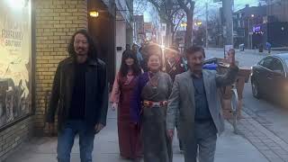 ཏོ་རོན་ཏོའི་ལམ་གཞུང་། Street Walk in Toronto