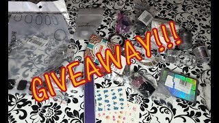 GIVEAWAY ricco di premi unghiettosi per VOI!!!