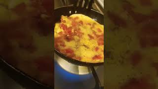 SCRAMBLED EGGS WITH TOMATO 🍅 🥚🍳 | ASMR #asmr #shorts #asmrcooking