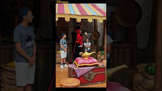 #jafar offusqué d'1 livre d #autograph #jasmine donné par 1 #guest à #disneylandparis #humour #humor