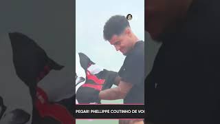 Camisa do Coutinho chega pelo céu