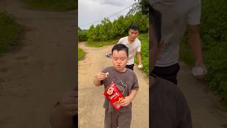 Cậu bé tốt bụng và anh trai hài hước#shorts #funny...