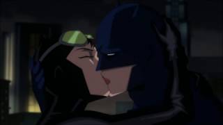 Batman: Hush - Catwoman kissing Batman