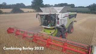 Combining Barley 2022 - Claas Lexion 8700 - F.L Readhead & Co