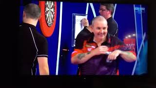 PHIL TAYLOR SWEARING AT CROWD IN HIS LAST EVER GAME - MIDDLE FINGER