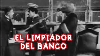 Charles Chaplin "Charlot" interpretando a un limpiador de un banco