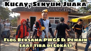 Flog bersma pemain dan PWGS saat tiba di Slateng lokasi pertandingan