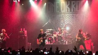 ONE OK ROCK performing "Heartache" in NYC 151003