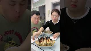 😂🍴 Epic Food Battle: Husband vs. Wife – Who Will Come Out on Top? #FunnyVideo #shortsvideo