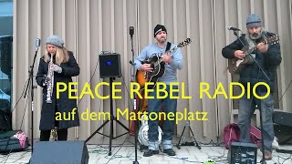 Musik auf den (nassen) Straßen Münchens: Folk-Töne mit "Peace Rebel Radio"