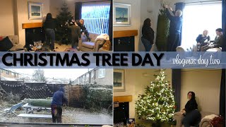 DECORATING THE CHRISTMAS TREE | VLOGMAS DAY 2 | FAMILY TIME AT HOME | VLOGMAS 2023 |